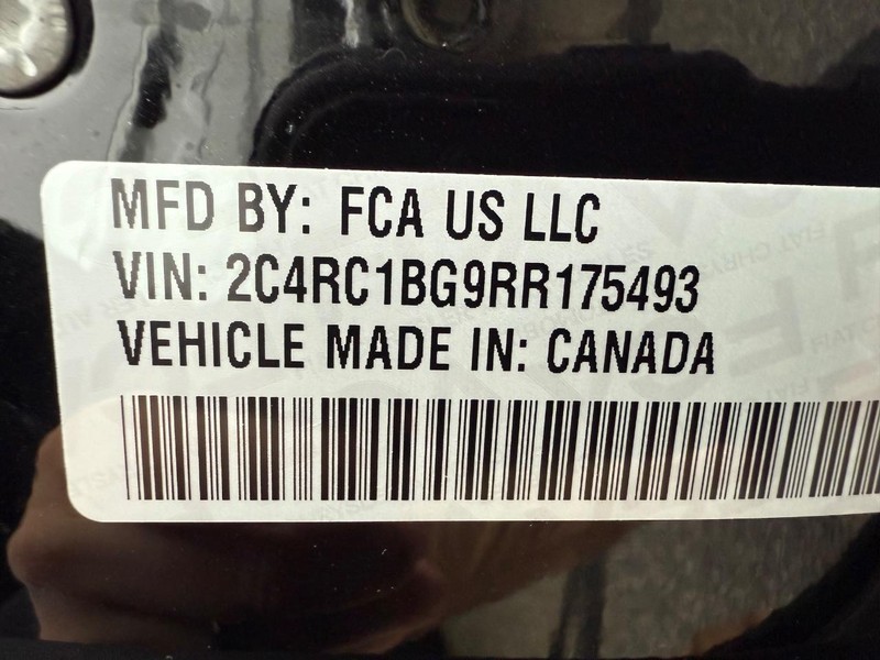 Chrysler Pacifica Vehicle Full-screen Gallery Image 27