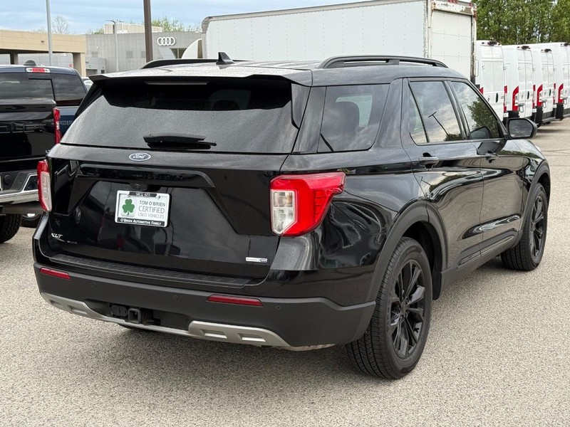 Ford Explorer Vehicle Full-screen Gallery Image 03