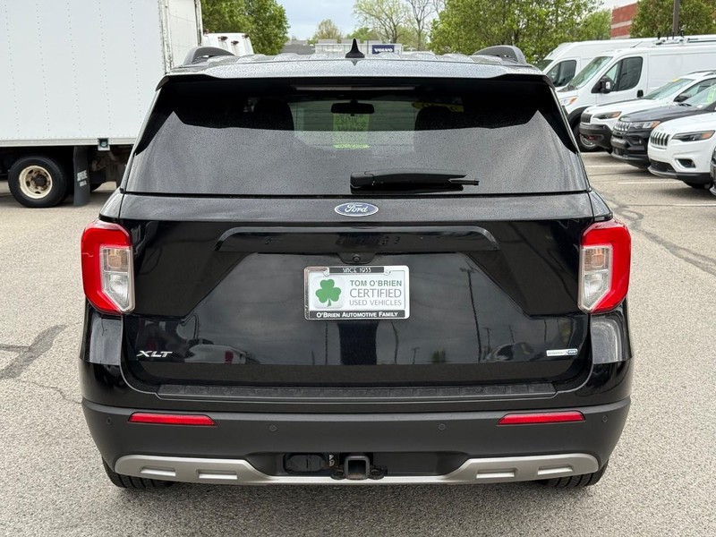 Ford Explorer Vehicle Full-screen Gallery Image 04