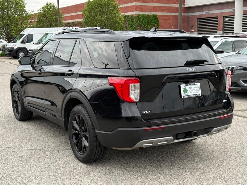 Ford Explorer Vehicle Full-screen Gallery Image 05