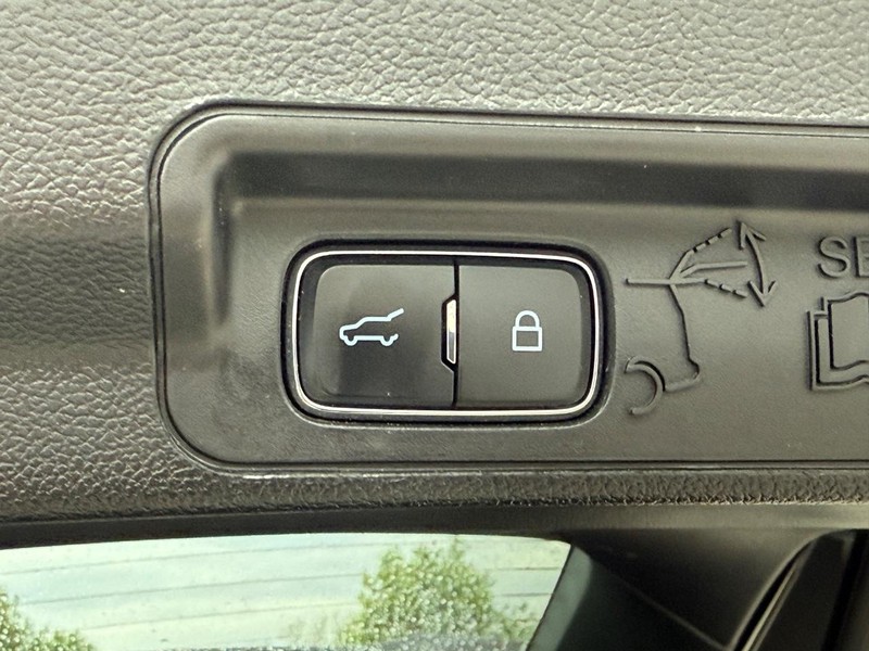 Ford Explorer Vehicle Full-screen Gallery Image 08