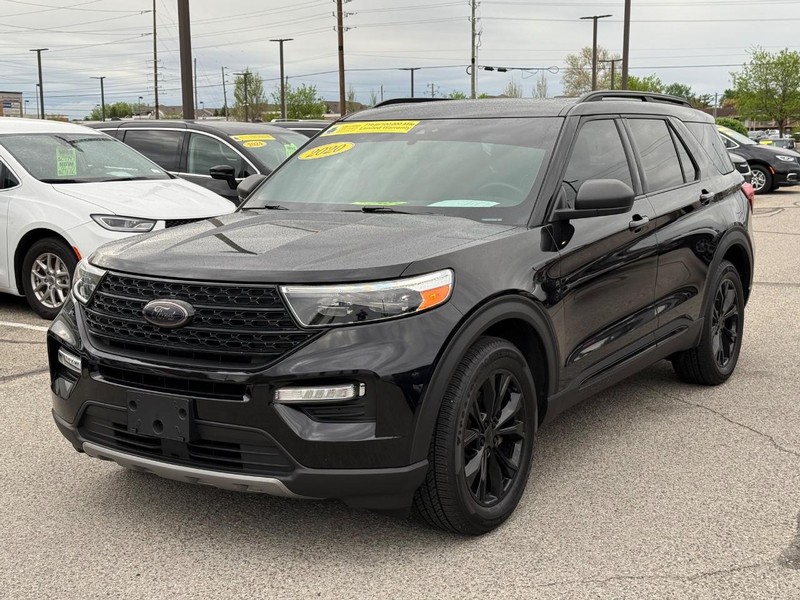 Ford Explorer Vehicle Full-screen Gallery Image 09