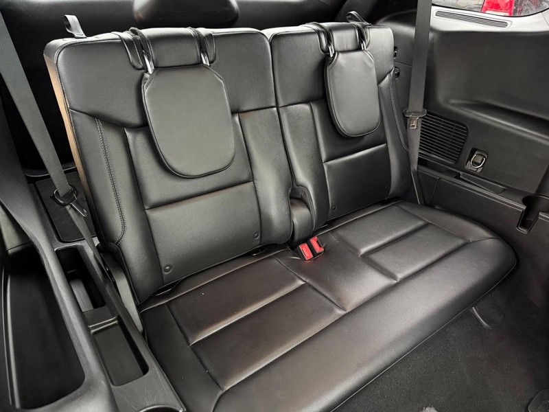 Ford Explorer Vehicle Full-screen Gallery Image 12