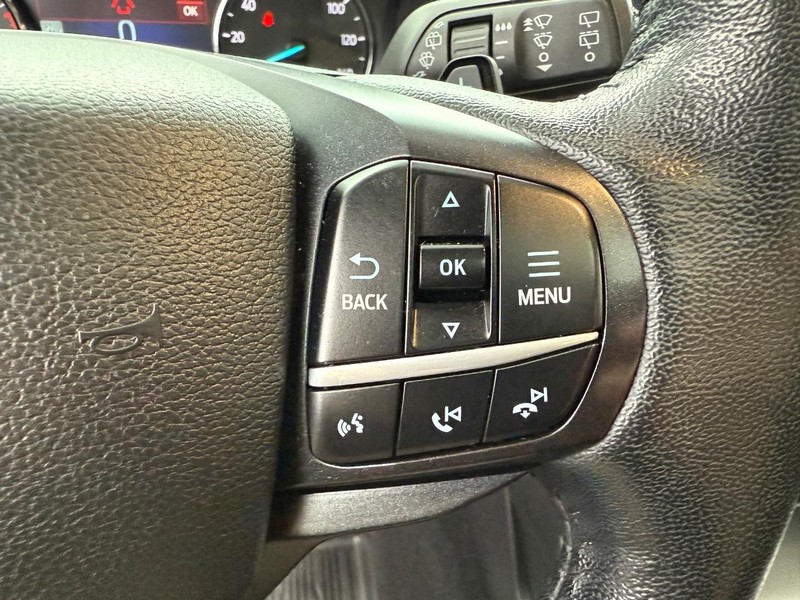 Ford Explorer Vehicle Full-screen Gallery Image 17