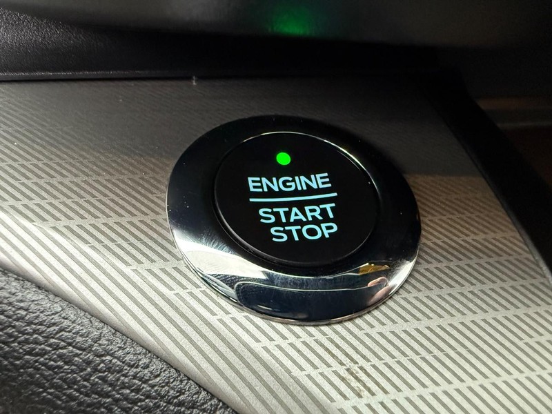 Ford Explorer Vehicle Full-screen Gallery Image 18