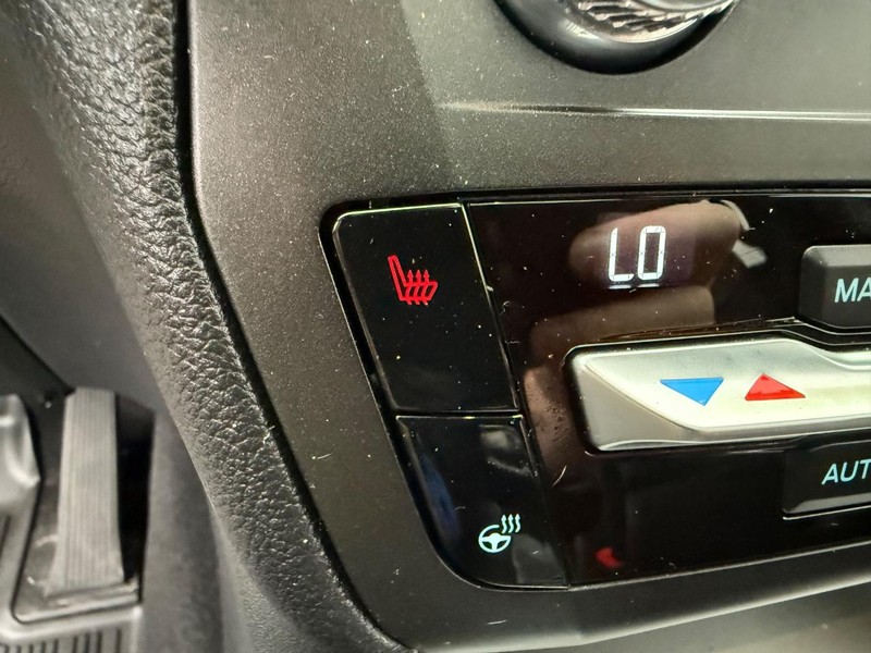 Ford Explorer Vehicle Full-screen Gallery Image 19