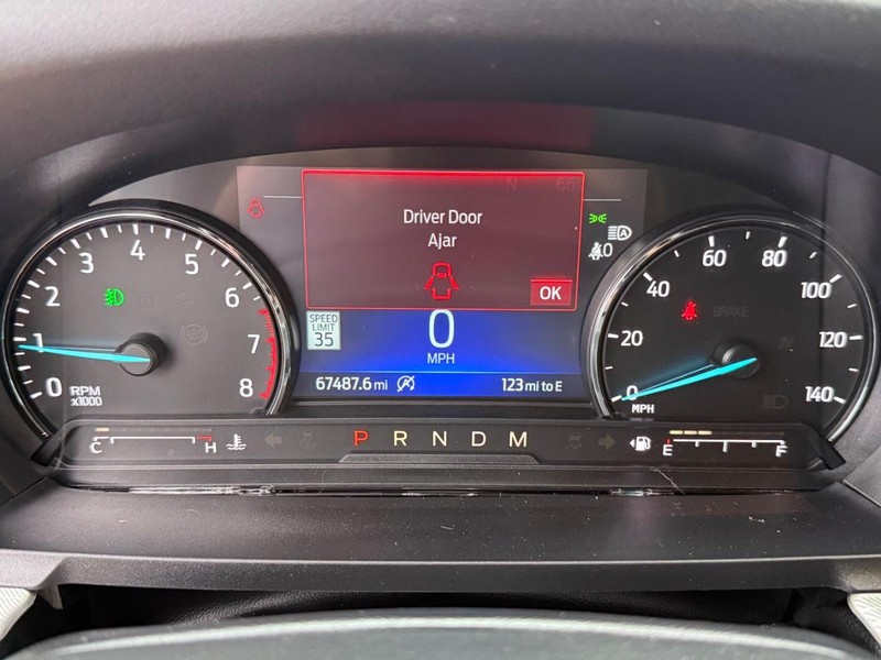 Ford Explorer Vehicle Full-screen Gallery Image 26