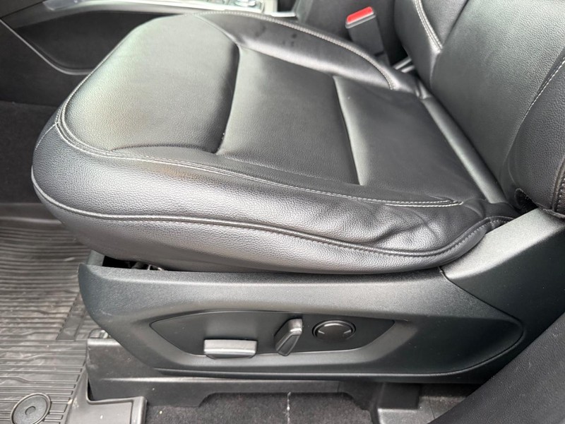 Ford Explorer Vehicle Full-screen Gallery Image 29