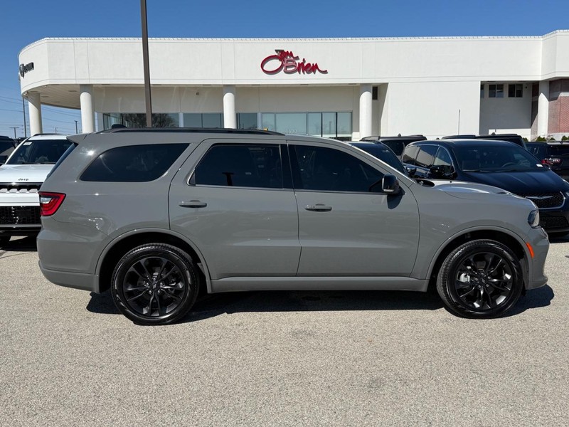 Dodge Durango Vehicle Full-screen Gallery Image 02