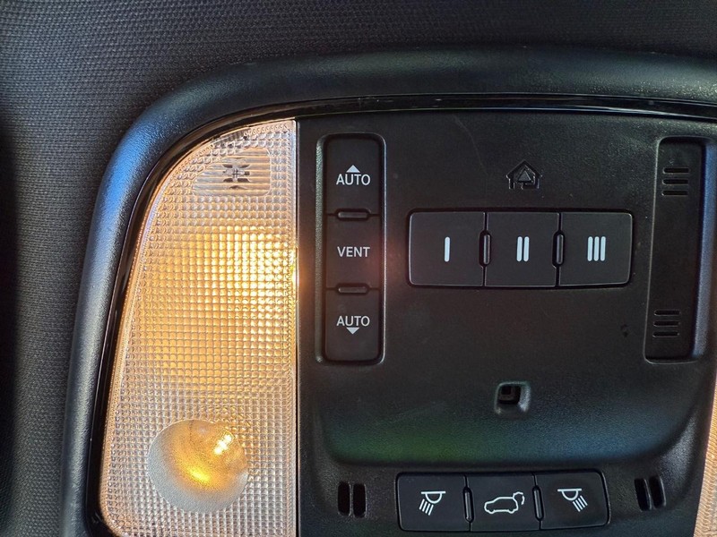 Dodge Durango Vehicle Full-screen Gallery Image 25