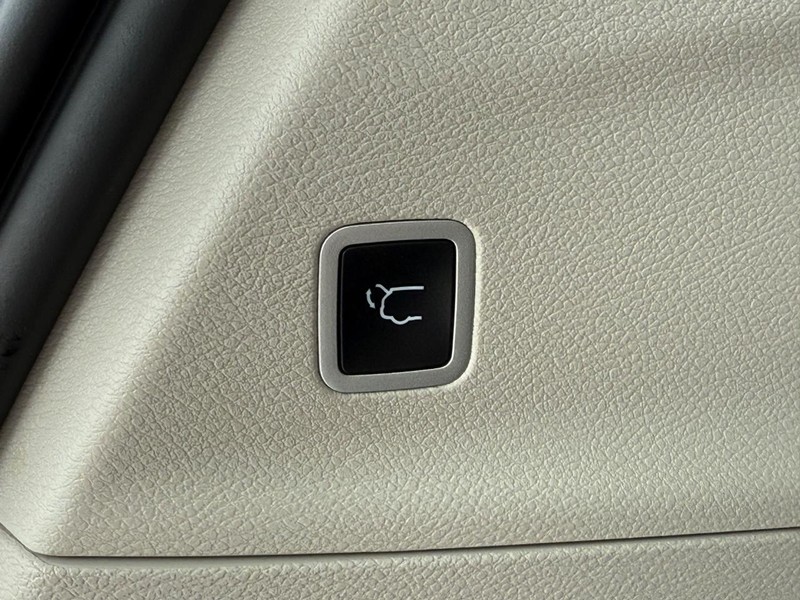 Chrysler Pacifica Vehicle Full-screen Gallery Image 08