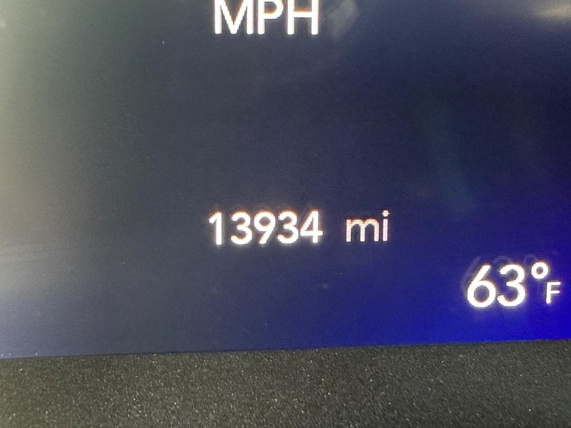 Chrysler Pacifica Vehicle Full-screen Gallery Image 24