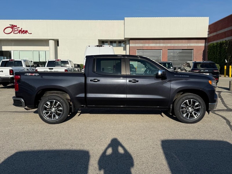 Chevrolet Silverado 1500 Vehicle Full-screen Gallery Image 02