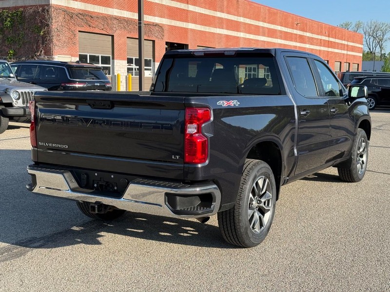Chevrolet Silverado 1500 Vehicle Full-screen Gallery Image 03