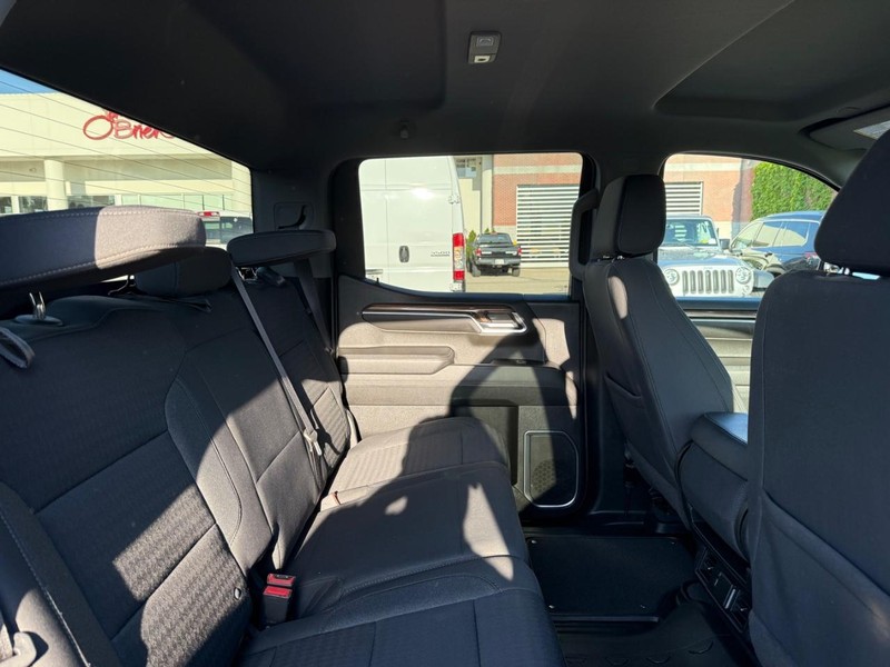 Chevrolet Silverado 1500 Vehicle Full-screen Gallery Image 10