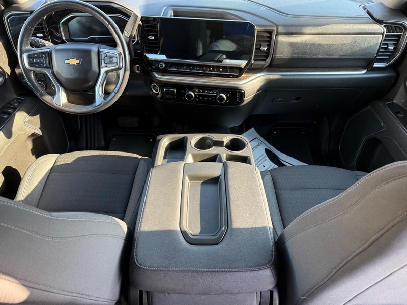 Chevrolet Silverado 1500 Vehicle Full-screen Gallery Image 11