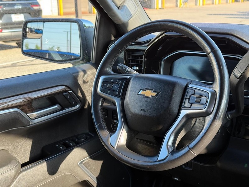 Chevrolet Silverado 1500 Vehicle Full-screen Gallery Image 12