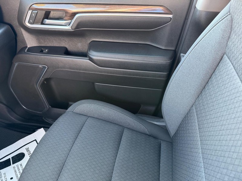 Chevrolet Silverado 1500 Vehicle Full-screen Gallery Image 21