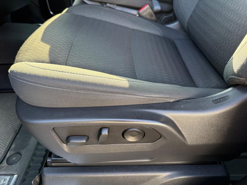 Chevrolet Silverado 1500 Vehicle Full-screen Gallery Image 25