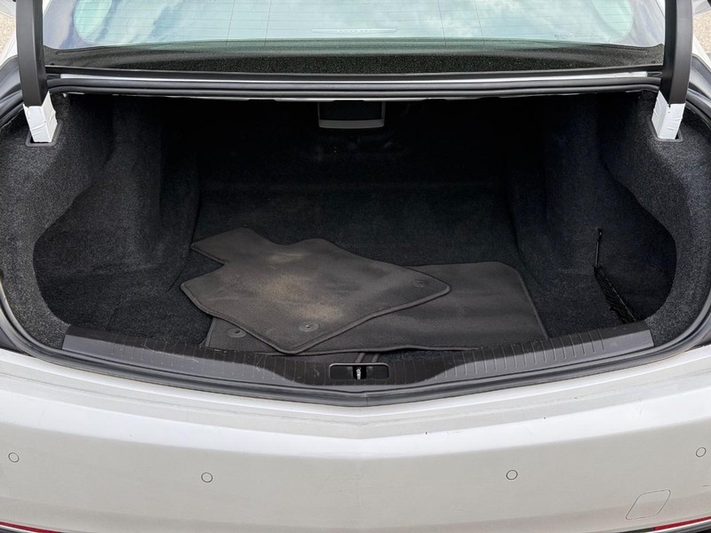 Cadillac CT6 Vehicle Full-screen Gallery Image 07