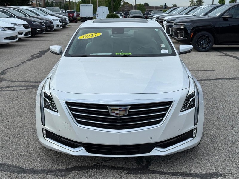 Cadillac CT6 Vehicle Full-screen Gallery Image 10