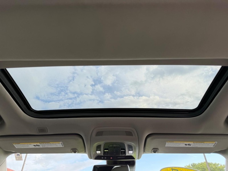 Cadillac CT6 Vehicle Full-screen Gallery Image 12