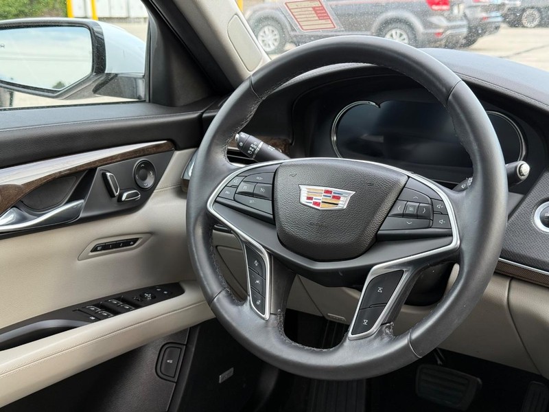 Cadillac CT6 Vehicle Full-screen Gallery Image 14
