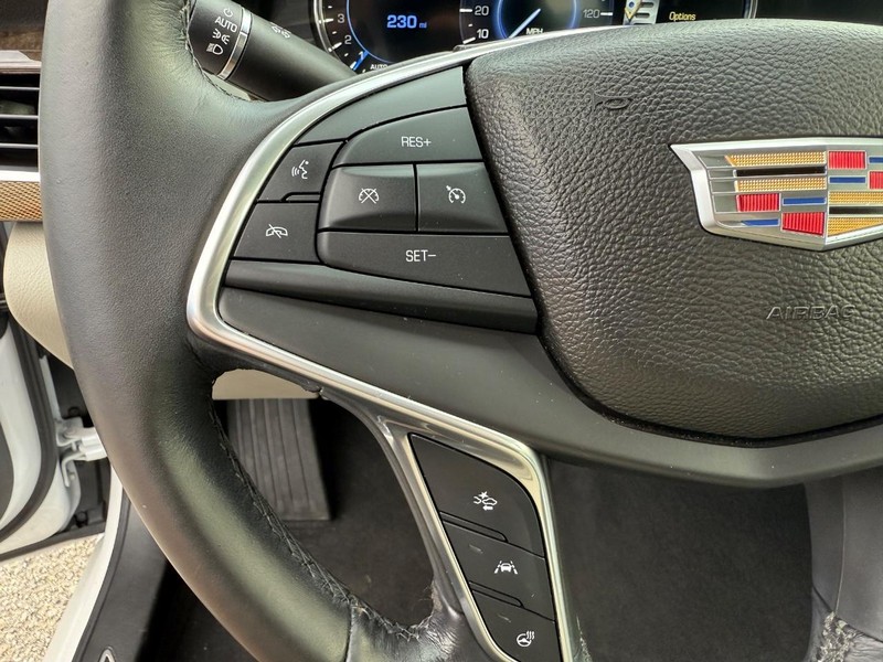 Cadillac CT6 Vehicle Full-screen Gallery Image 15