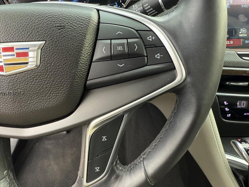 Cadillac CT6 Vehicle Full-screen Gallery Image 16