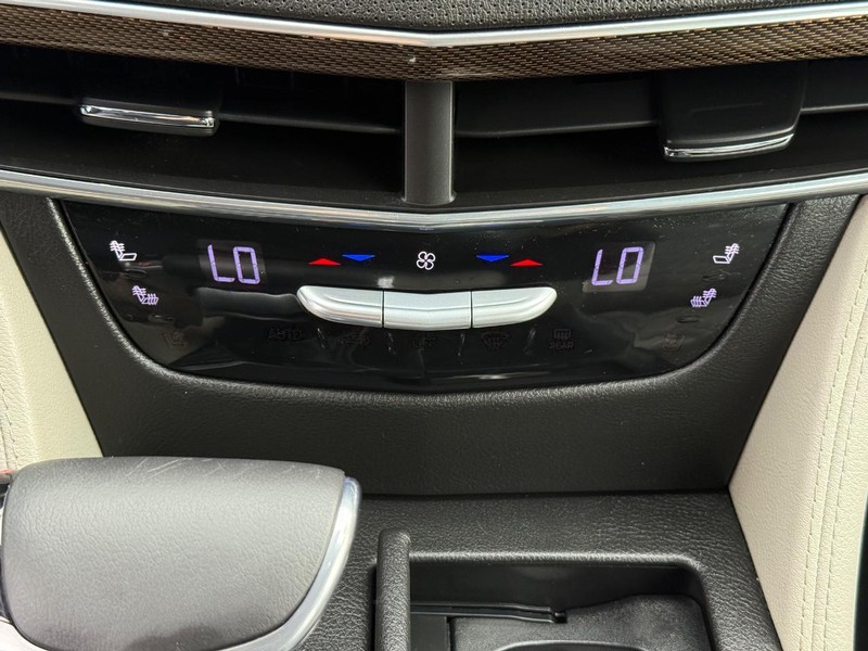 Cadillac CT6 Vehicle Full-screen Gallery Image 21