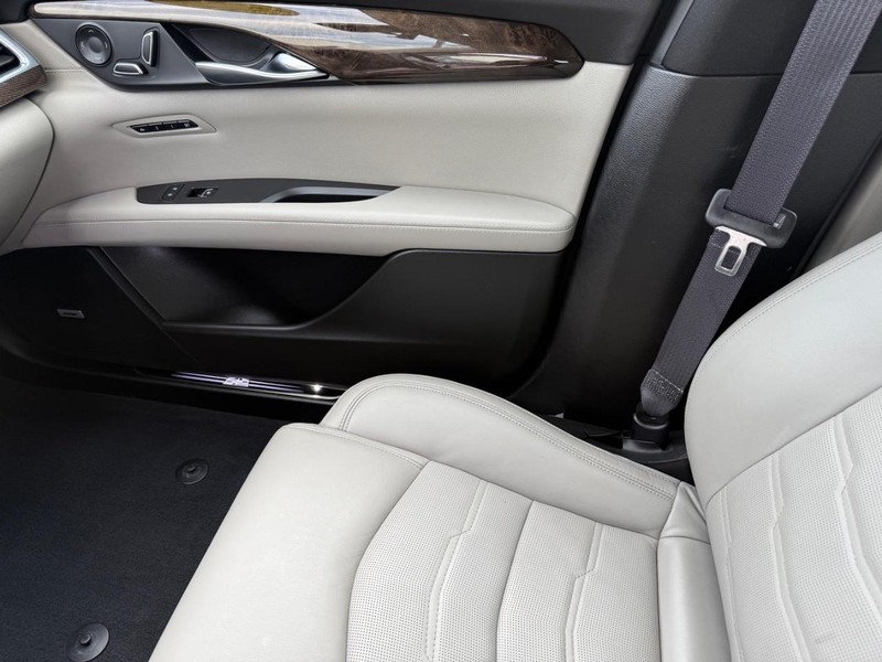 Cadillac CT6 Vehicle Full-screen Gallery Image 23