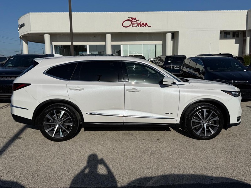 Acura MDX Vehicle Full-screen Gallery Image 02