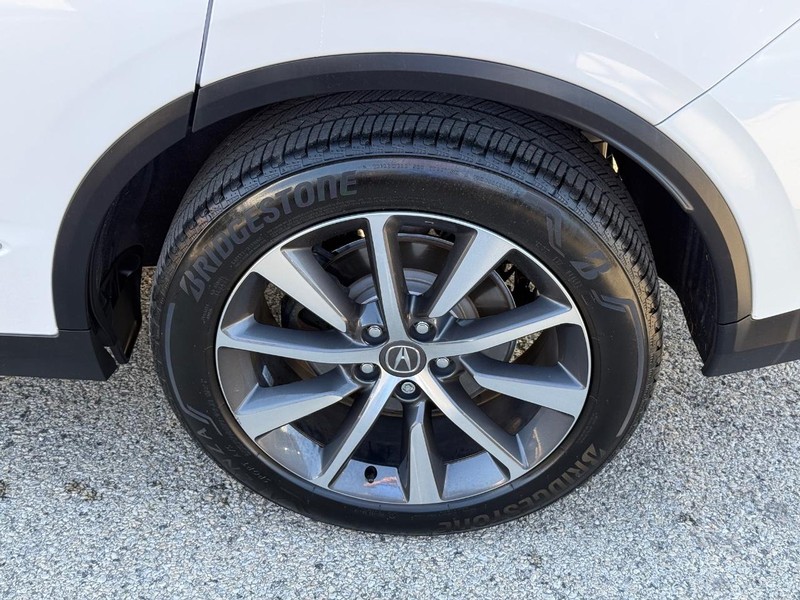 Acura MDX Vehicle Full-screen Gallery Image 06