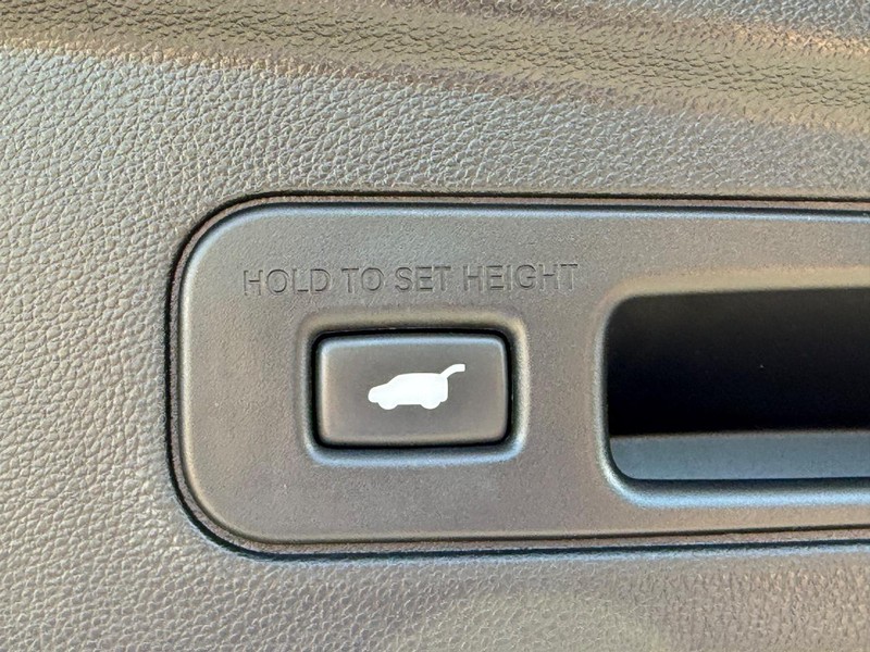 Acura MDX Vehicle Full-screen Gallery Image 08