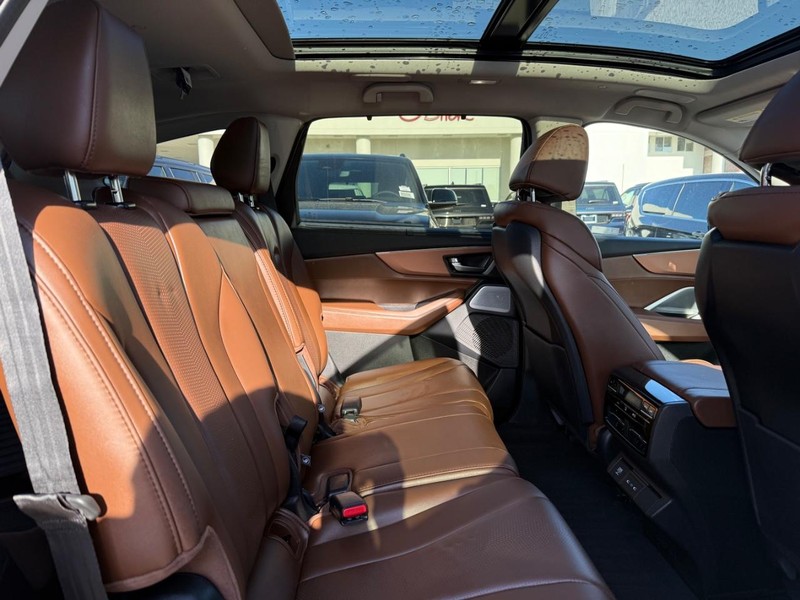 Acura MDX Vehicle Full-screen Gallery Image 11