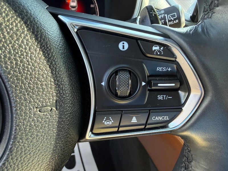 Acura MDX Vehicle Full-screen Gallery Image 16