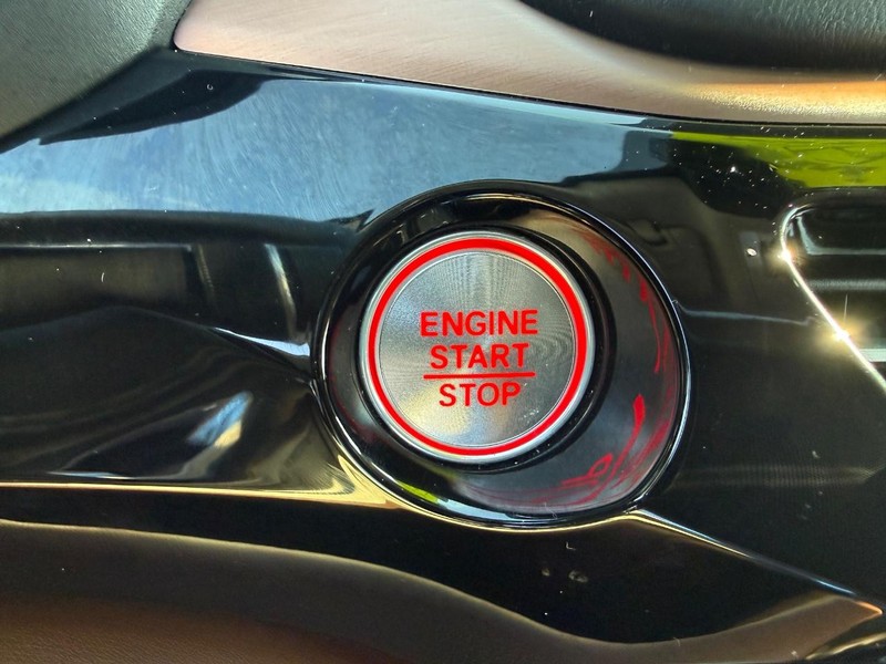 Acura MDX Vehicle Full-screen Gallery Image 17