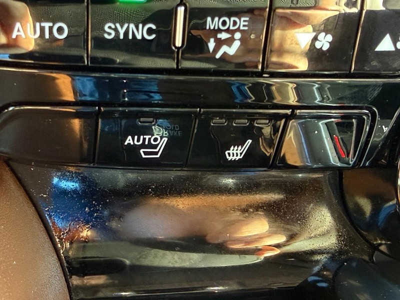 Acura MDX Vehicle Full-screen Gallery Image 18