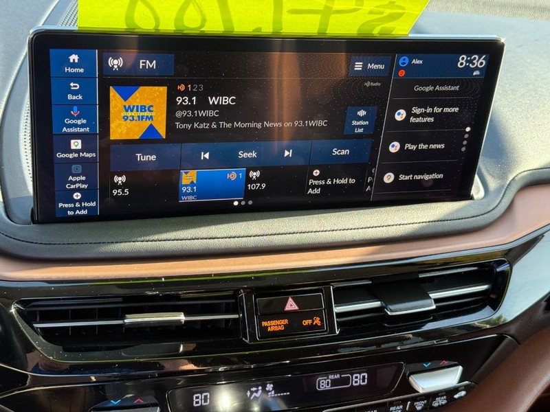 Acura MDX Vehicle Full-screen Gallery Image 19