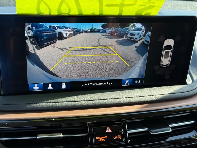Acura MDX Vehicle Full-screen Gallery Image 20