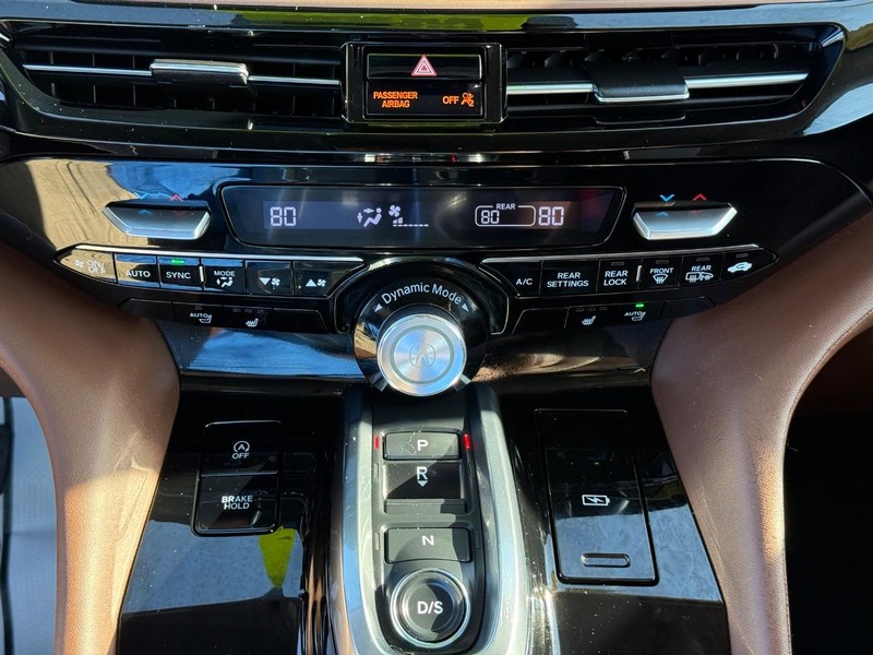 Acura MDX Vehicle Full-screen Gallery Image 21