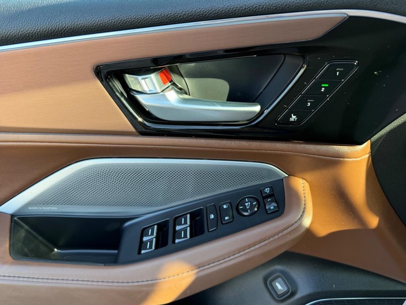 Acura MDX Vehicle Full-screen Gallery Image 27