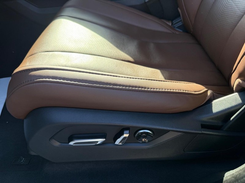 Acura MDX Vehicle Full-screen Gallery Image 28