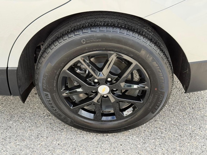 Chevrolet Equinox Vehicle Full-screen Gallery Image 06