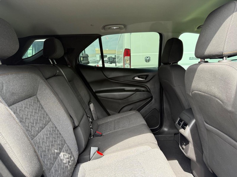 Chevrolet Equinox Vehicle Full-screen Gallery Image 11