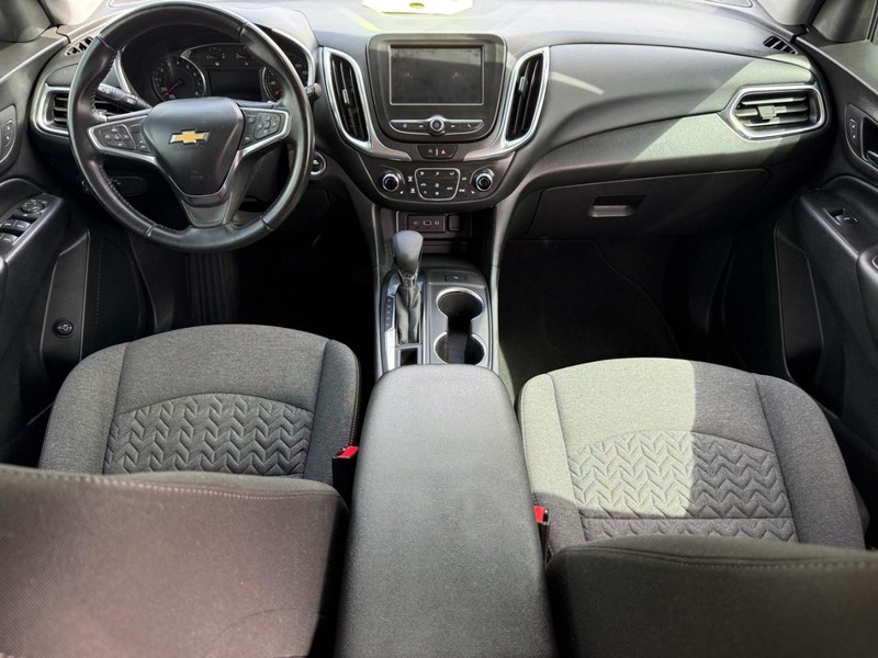 Chevrolet Equinox Vehicle Full-screen Gallery Image 12