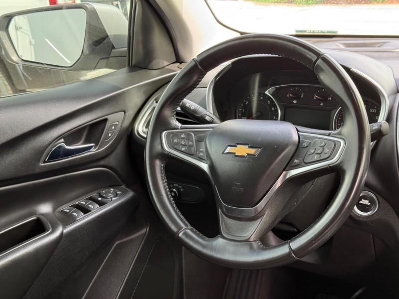 Chevrolet Equinox Vehicle Full-screen Gallery Image 13