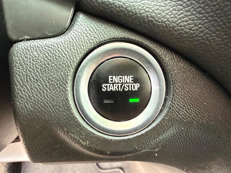 Chevrolet Equinox Vehicle Full-screen Gallery Image 16