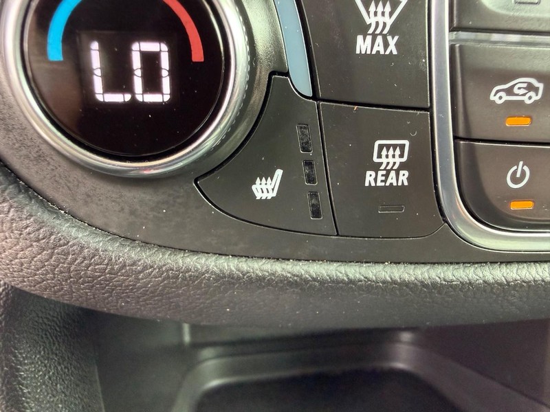 Chevrolet Equinox Vehicle Full-screen Gallery Image 17