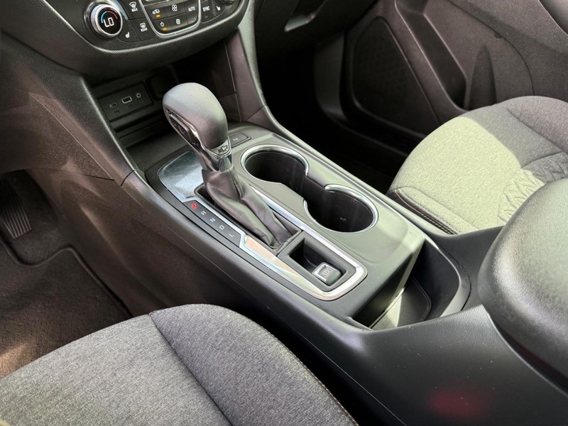 Chevrolet Equinox Vehicle Full-screen Gallery Image 21